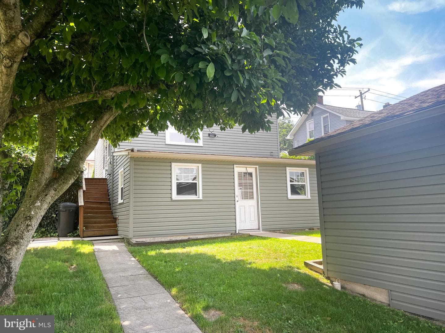 425 E Freedom Avenue photo 9