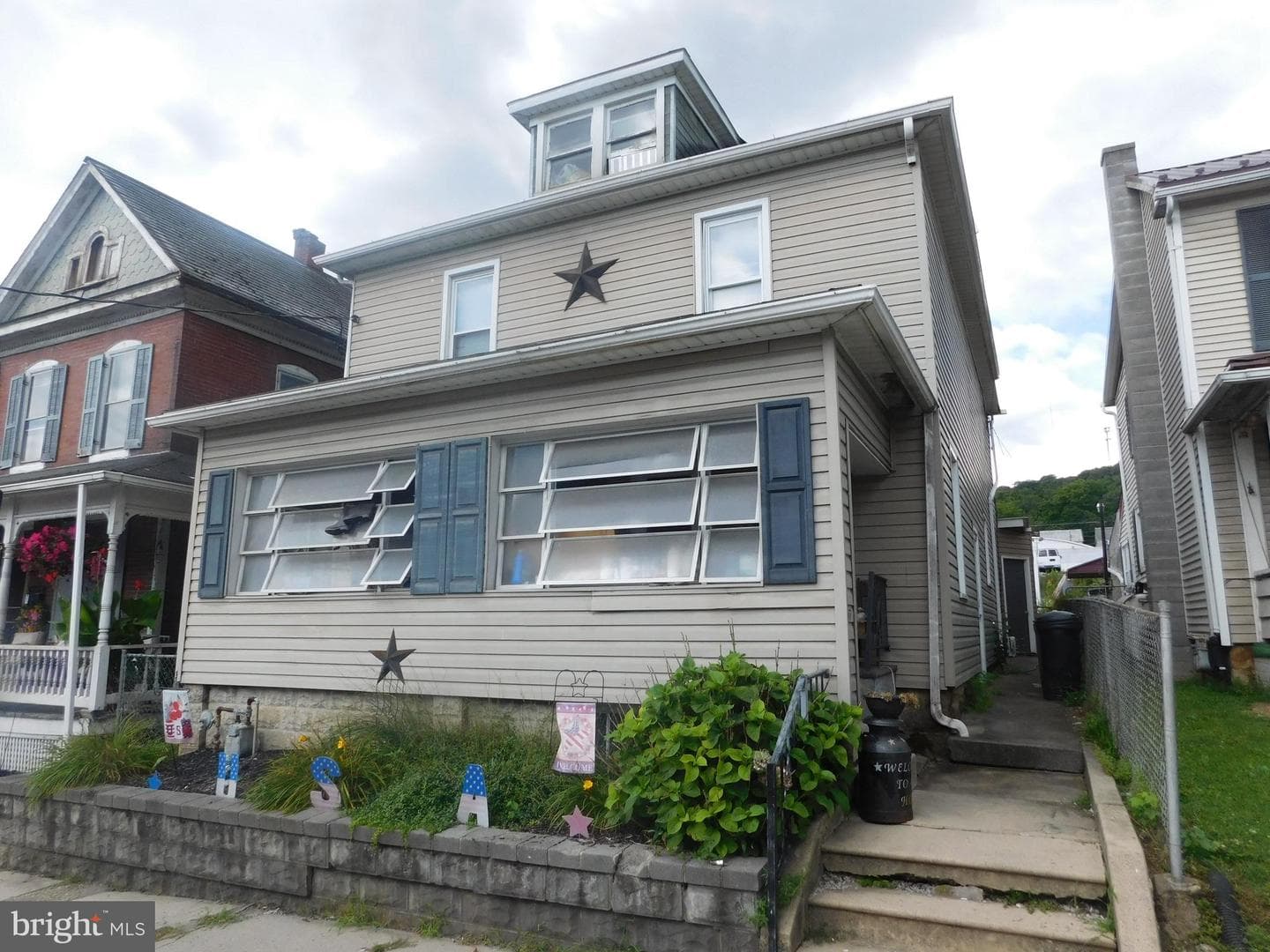317 Logan Street photo 1