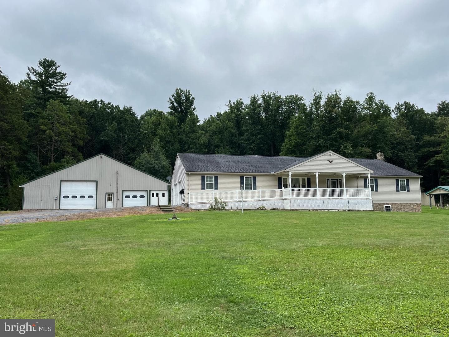 230 Summit Road photo 1