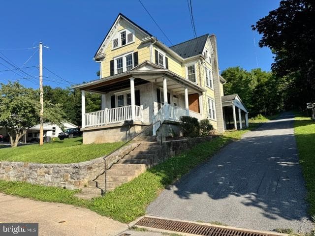 216 N Walnut St photo 1