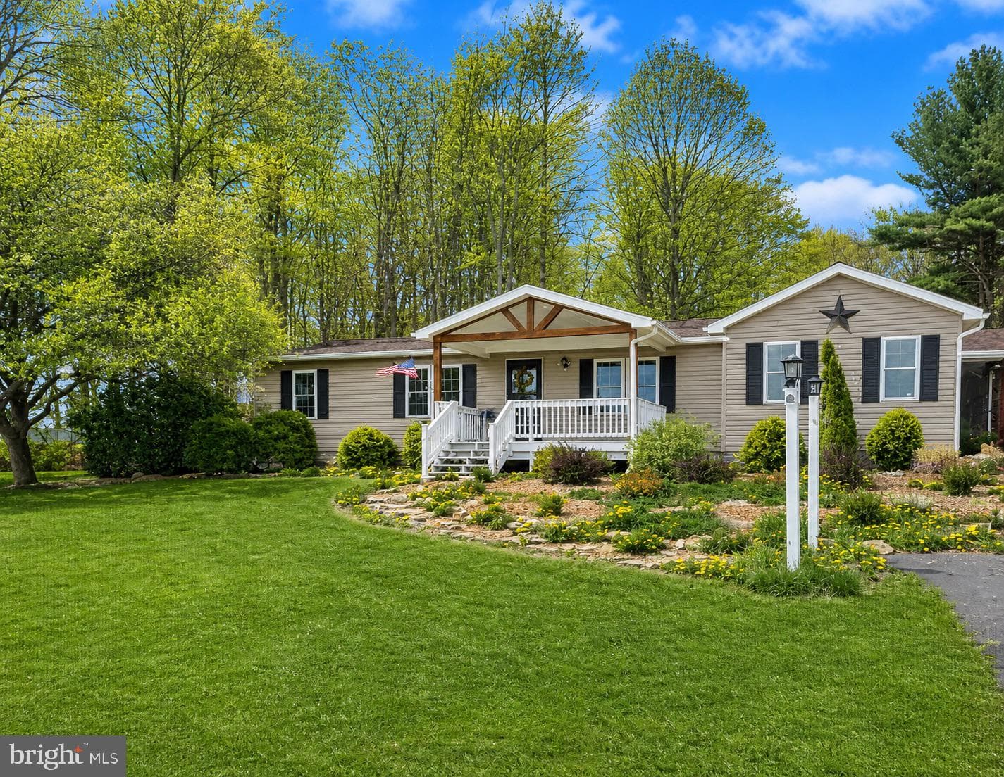 5561 Highland Rd photo 1