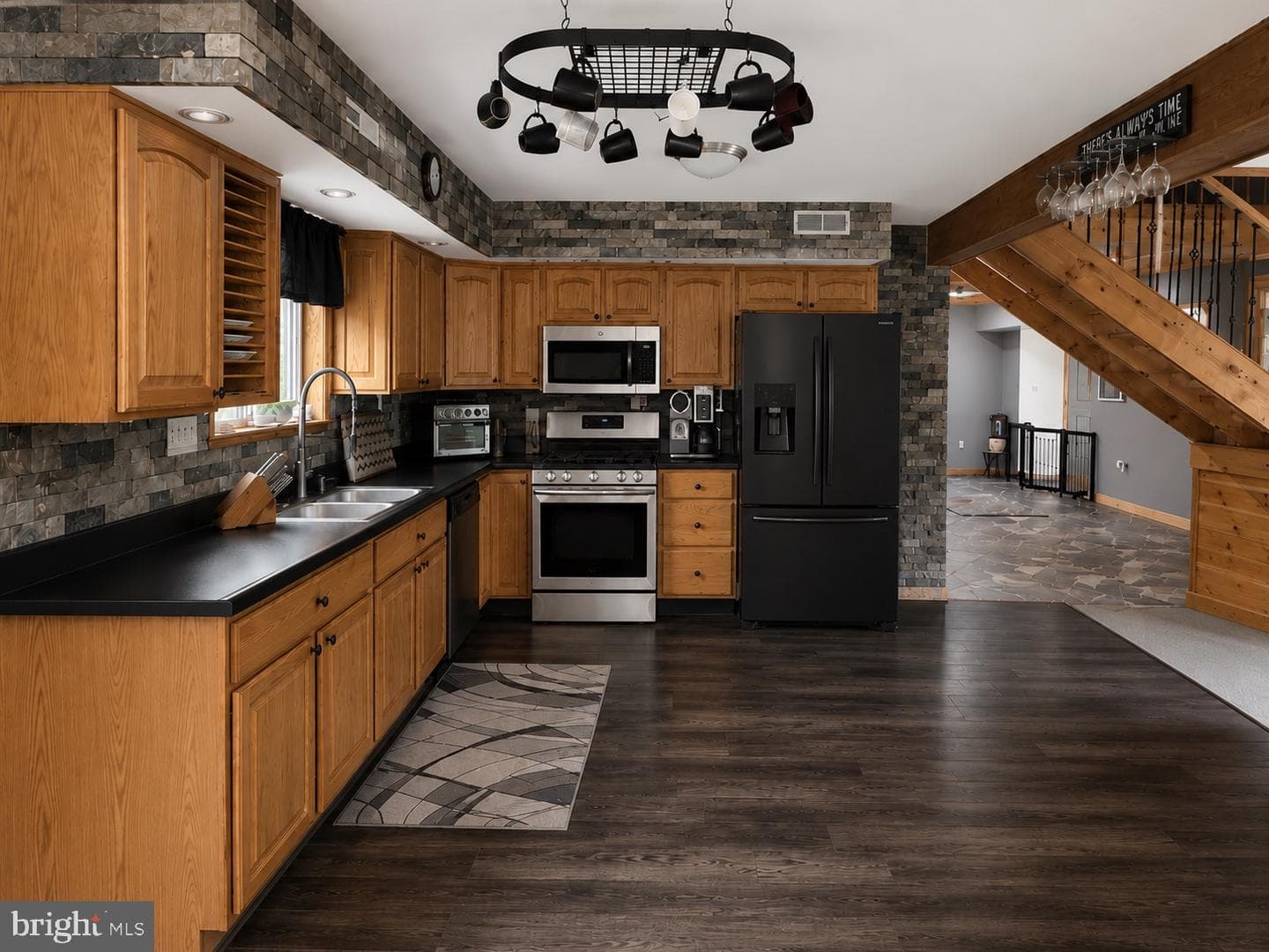 303 Flickerwood photo 4