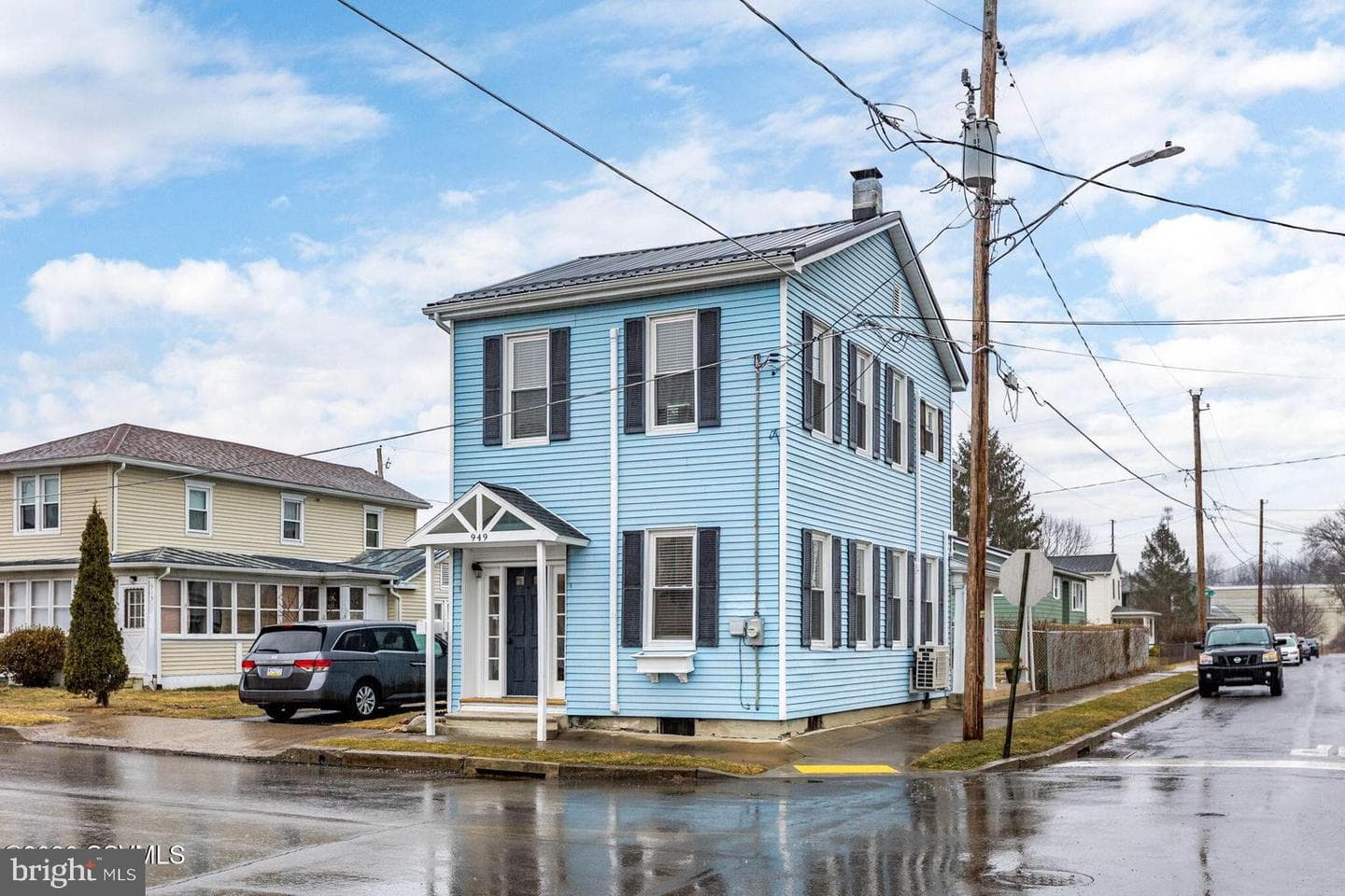 949 Grand Street photo 1