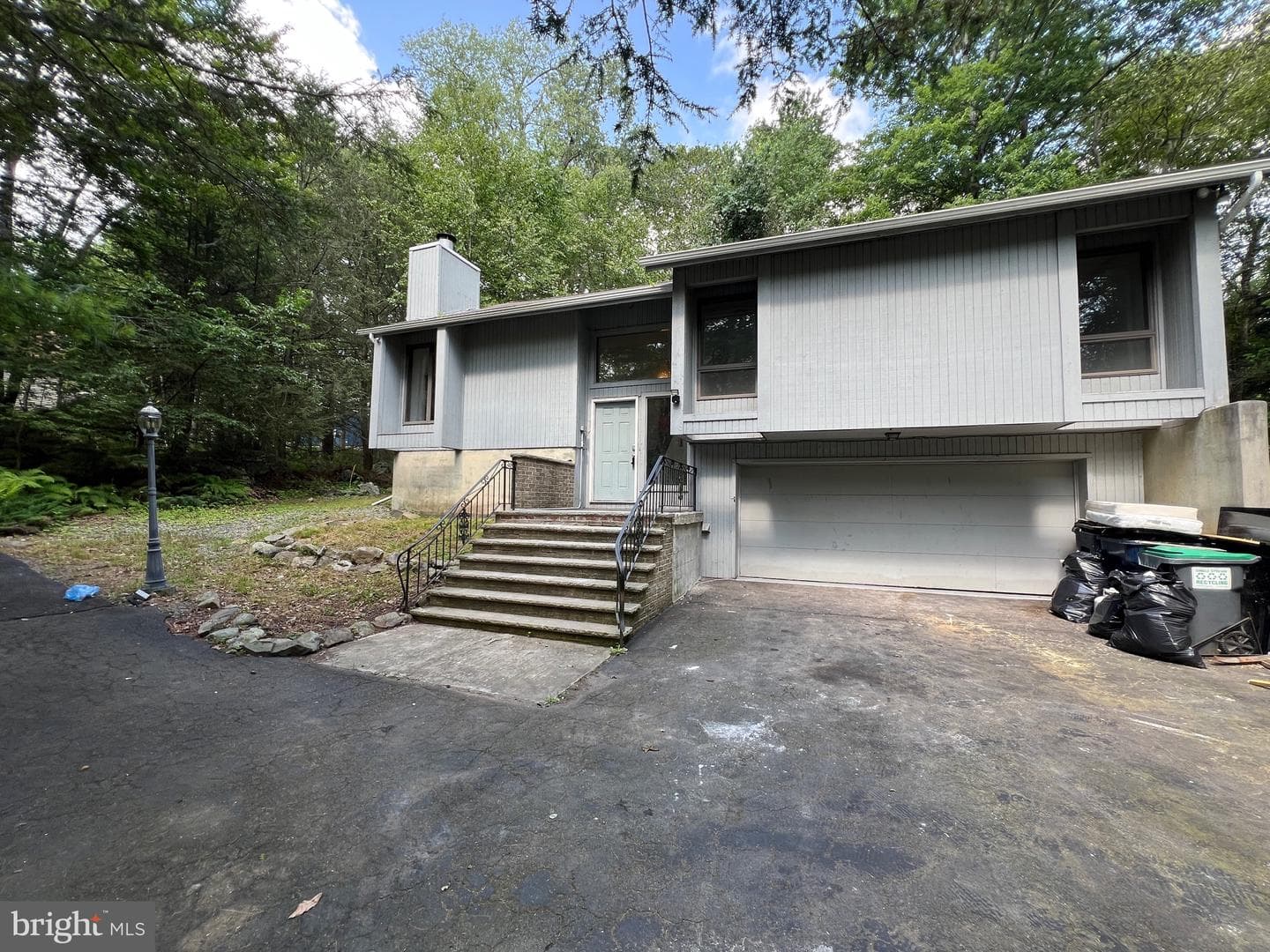 2533 Country Club Drive photo 3
