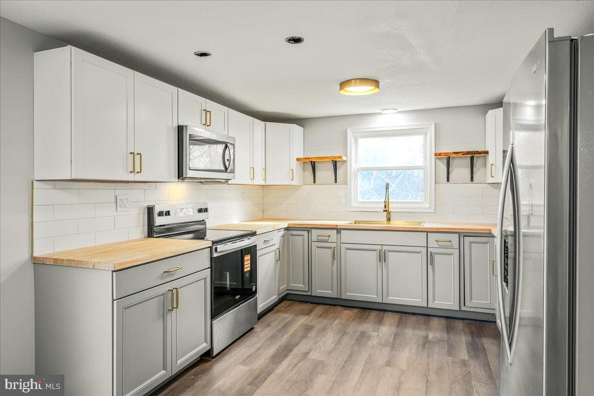199 Winding Way photo 14