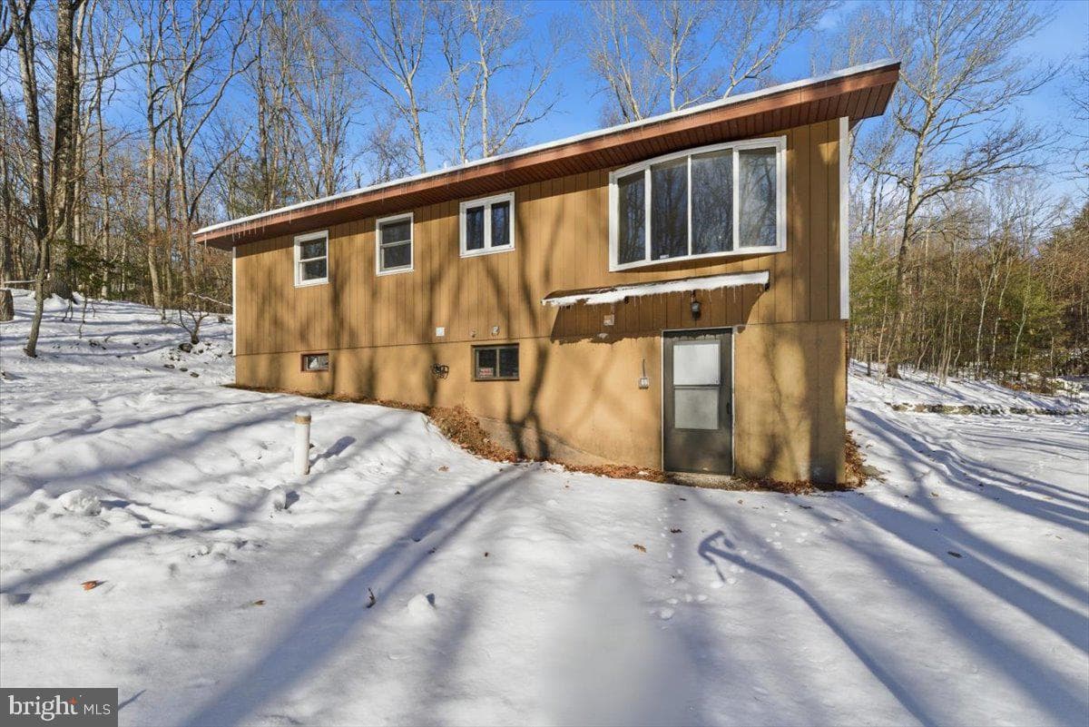 143 Anglemire Drive photo 4