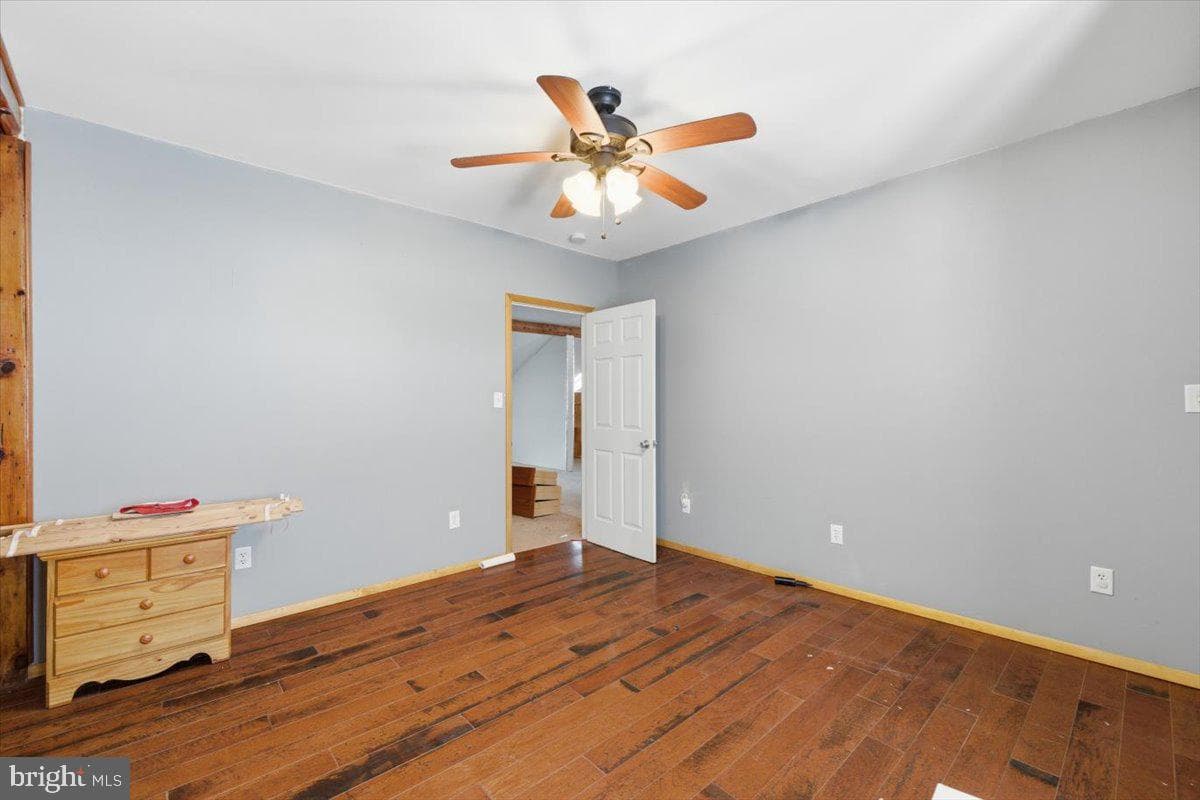 159 Colony Village photo 32