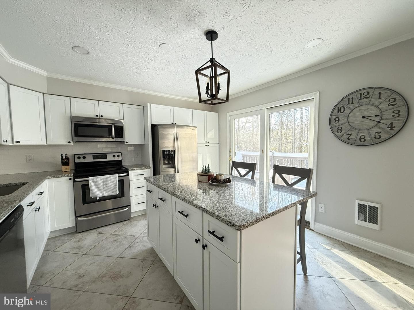 1570 Sullivan Trail photo 2
