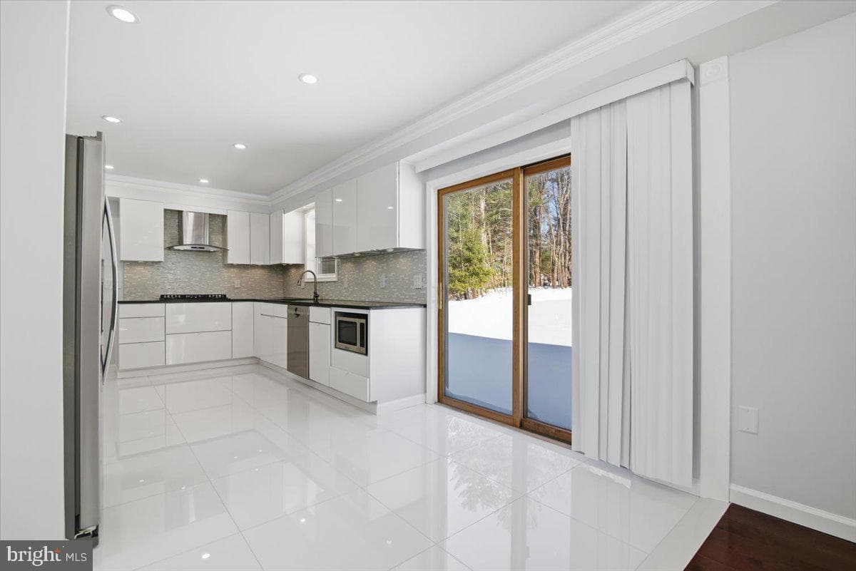 136 Kimberly Drive photo 17