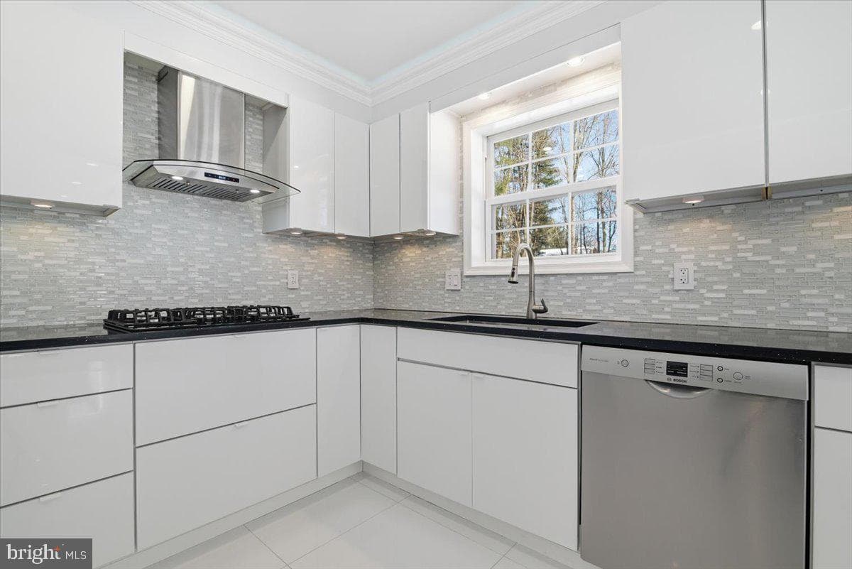 136 Kimberly Drive photo 23