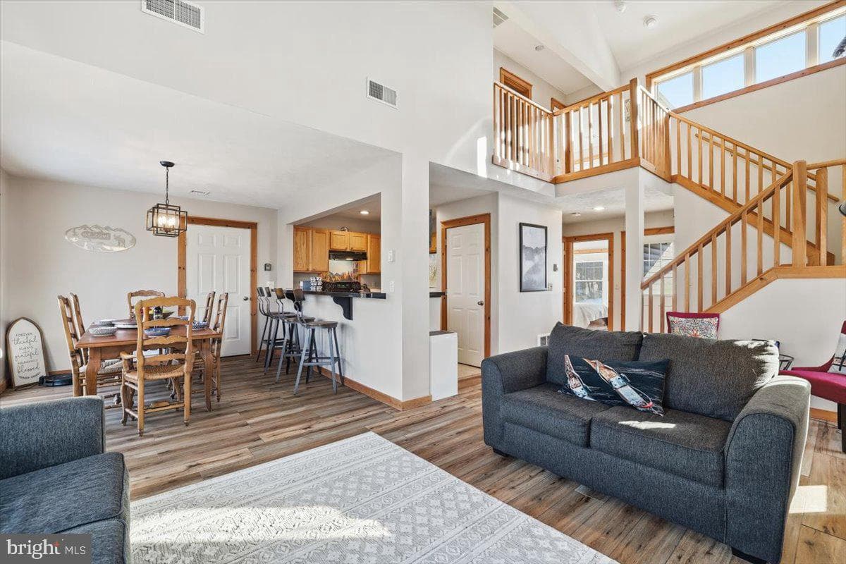208 Sycamore Court photo 12