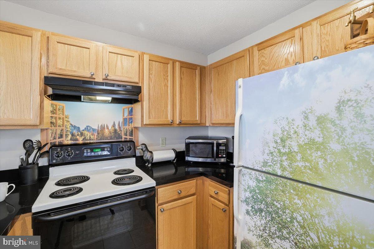 208 Sycamore Court photo 15