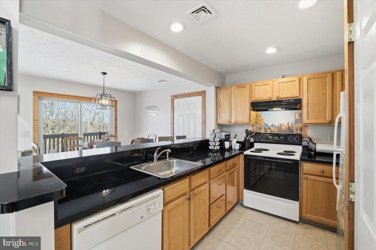 208 Sycamore Court photo 16