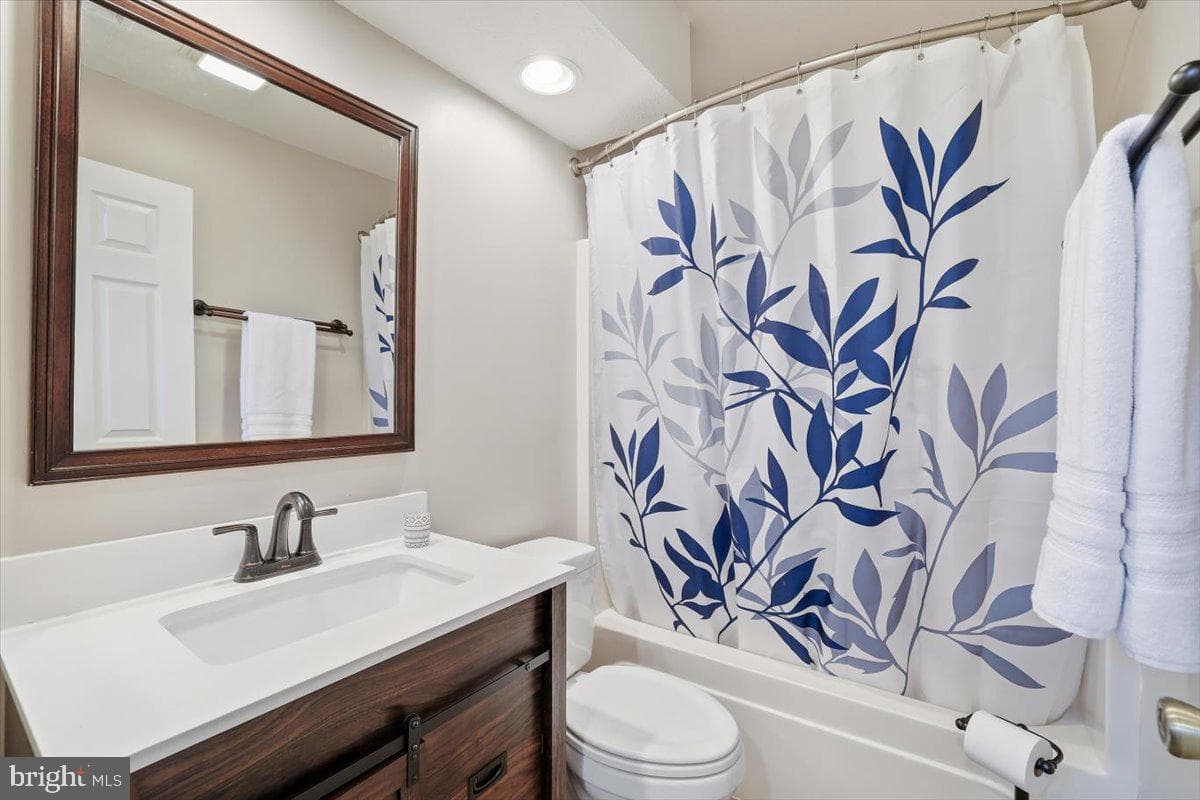 208 Sycamore Court photo 20
