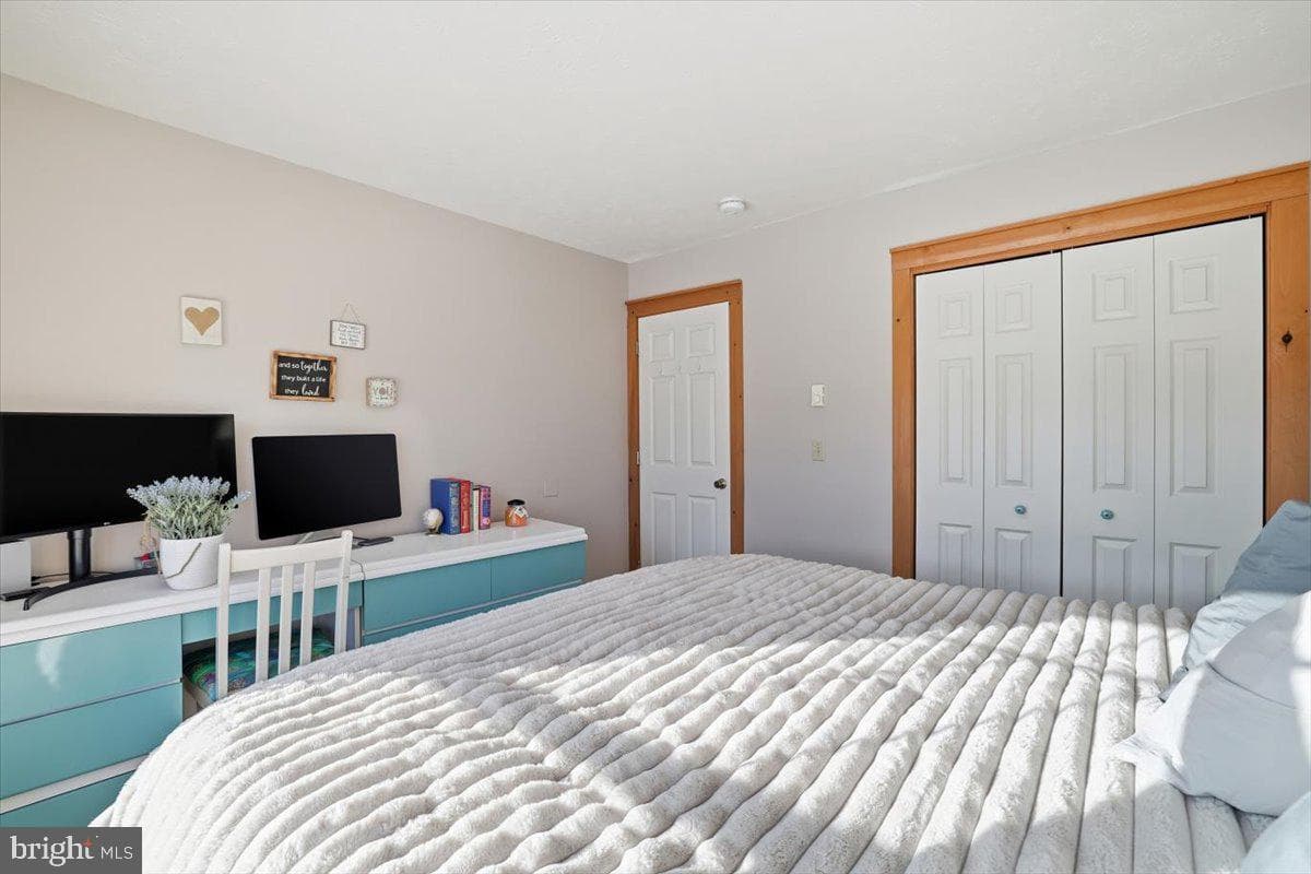 208 Sycamore Court photo 24