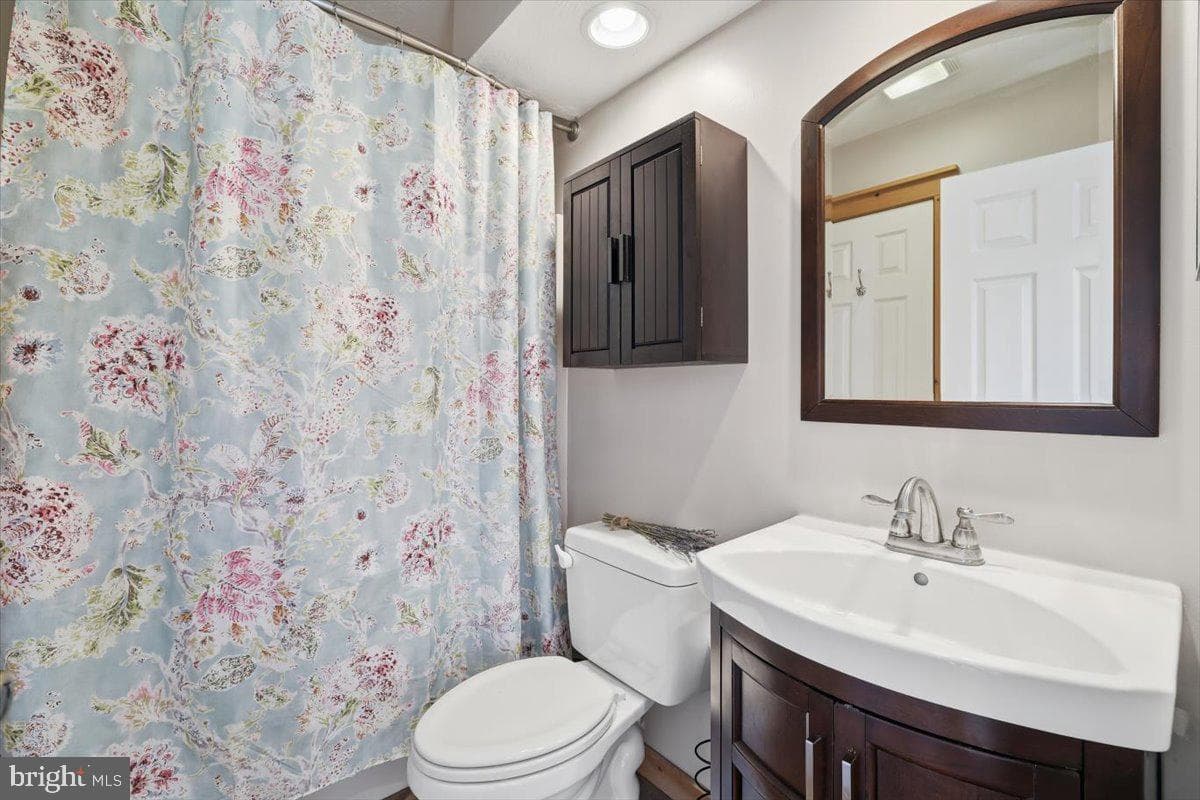 208 Sycamore Court photo 31