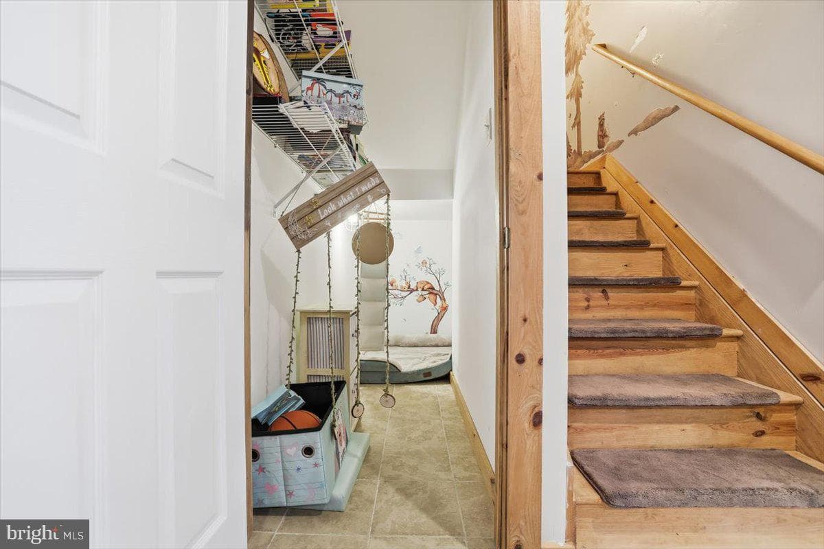 208 Sycamore Court photo 34
