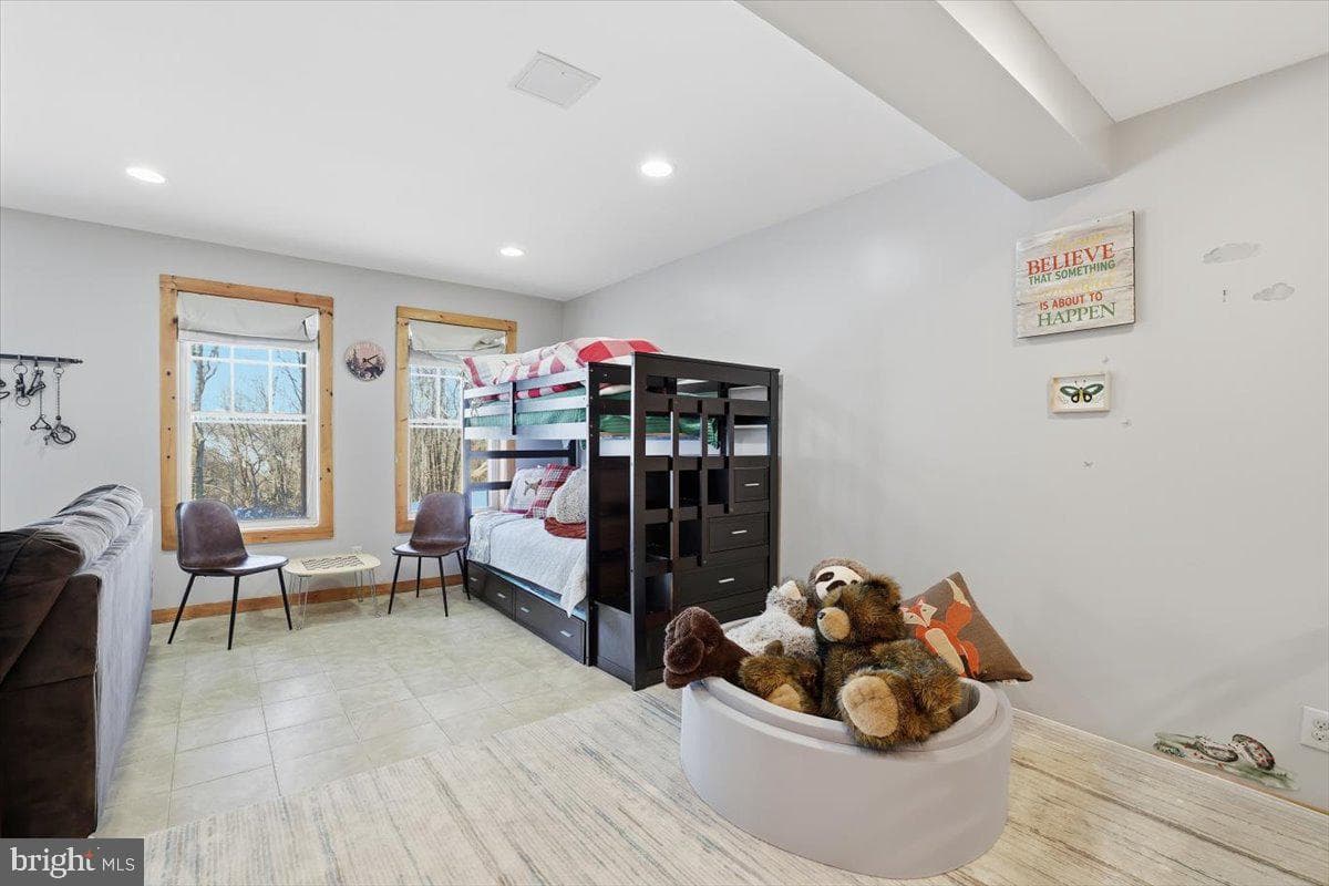 208 Sycamore Court photo 35