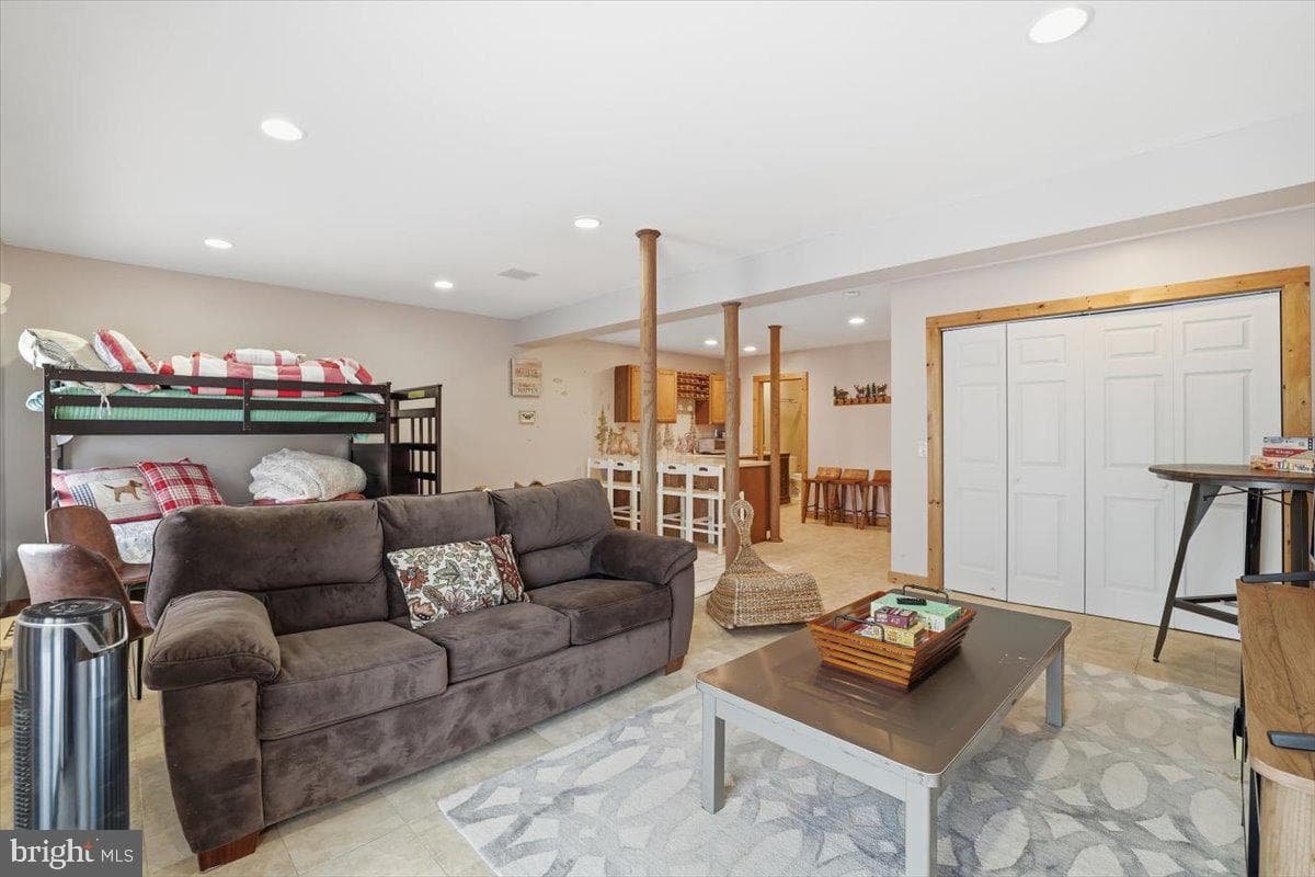 208 Sycamore Court photo 37