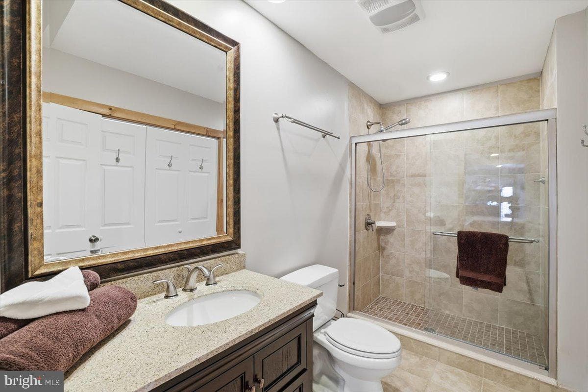 208 Sycamore Court photo 39