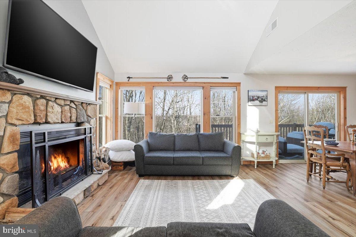 208 Sycamore Court photo 8