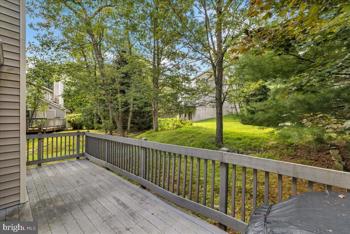 183 Hawthorne Court photo 13