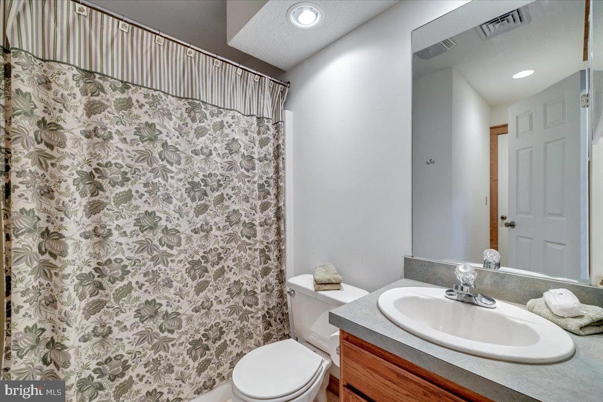 183 Hawthorne Court photo 19