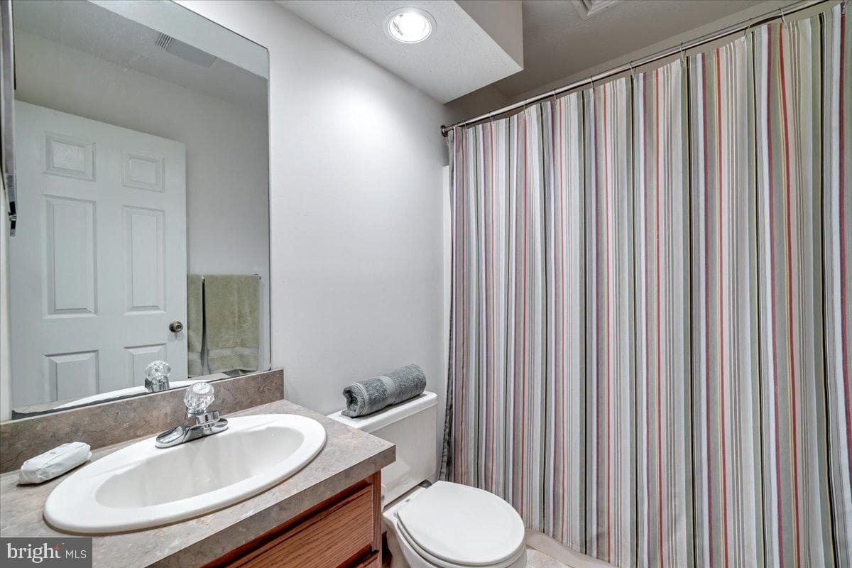 183 Hawthorne Court photo 26