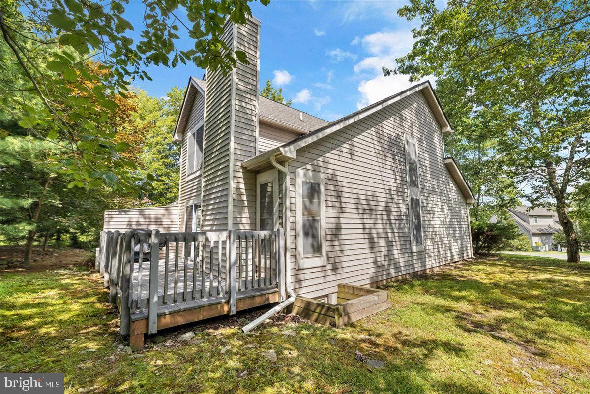 183 Hawthorne Court photo 4