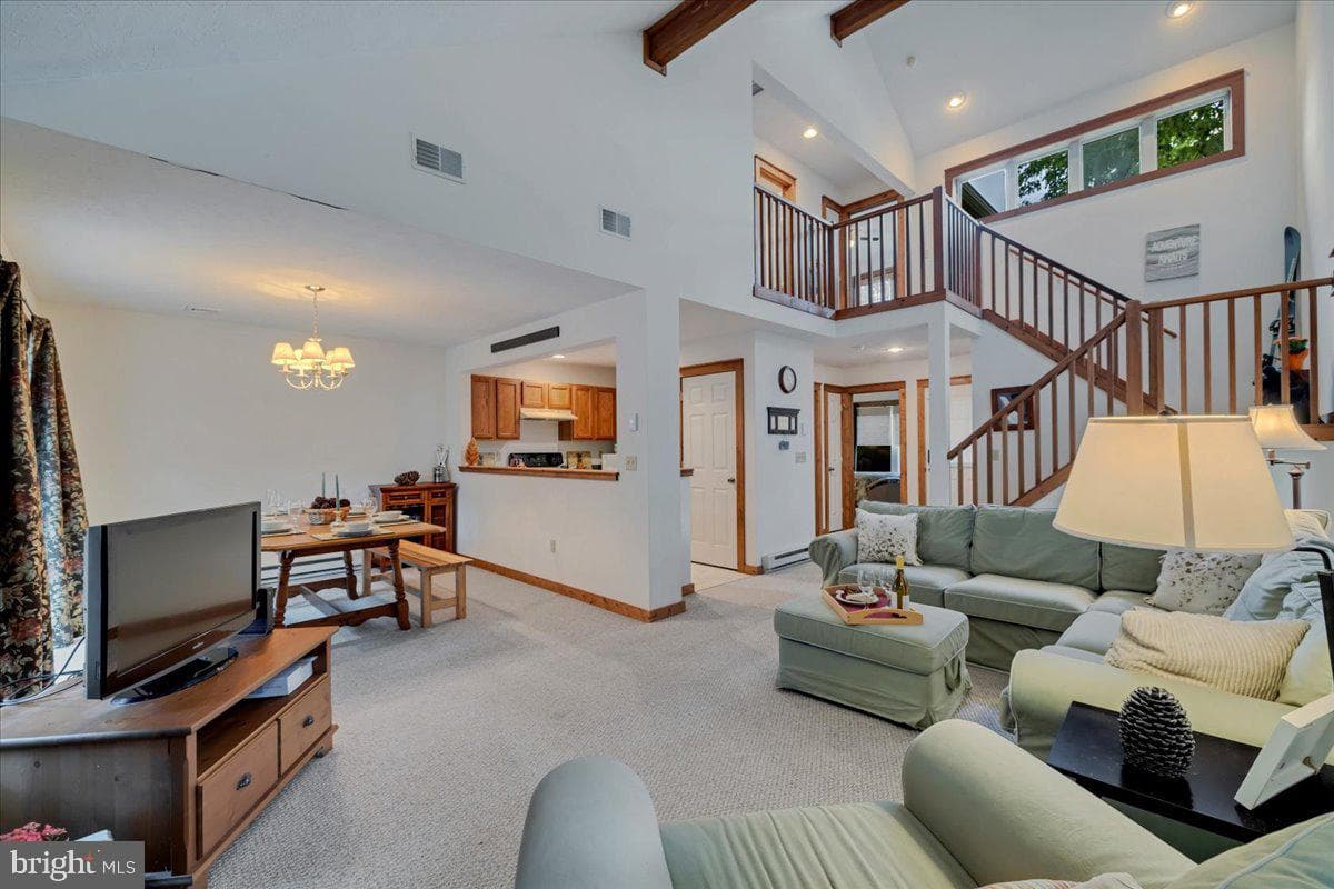 183 Hawthorne Court photo 8