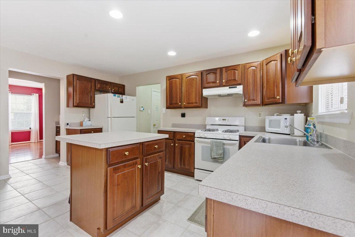 706 Franklin Court photo 30