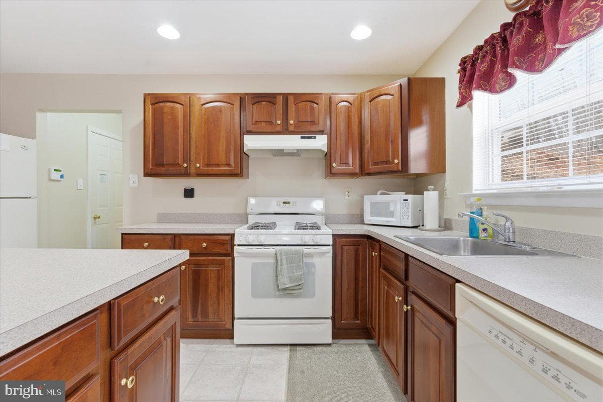 706 Franklin Court photo 31