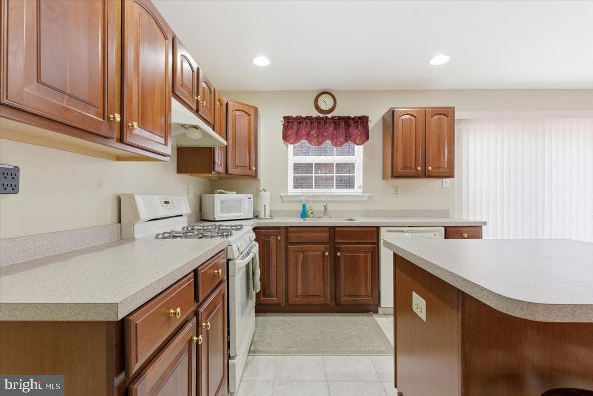 706 Franklin Court photo 32