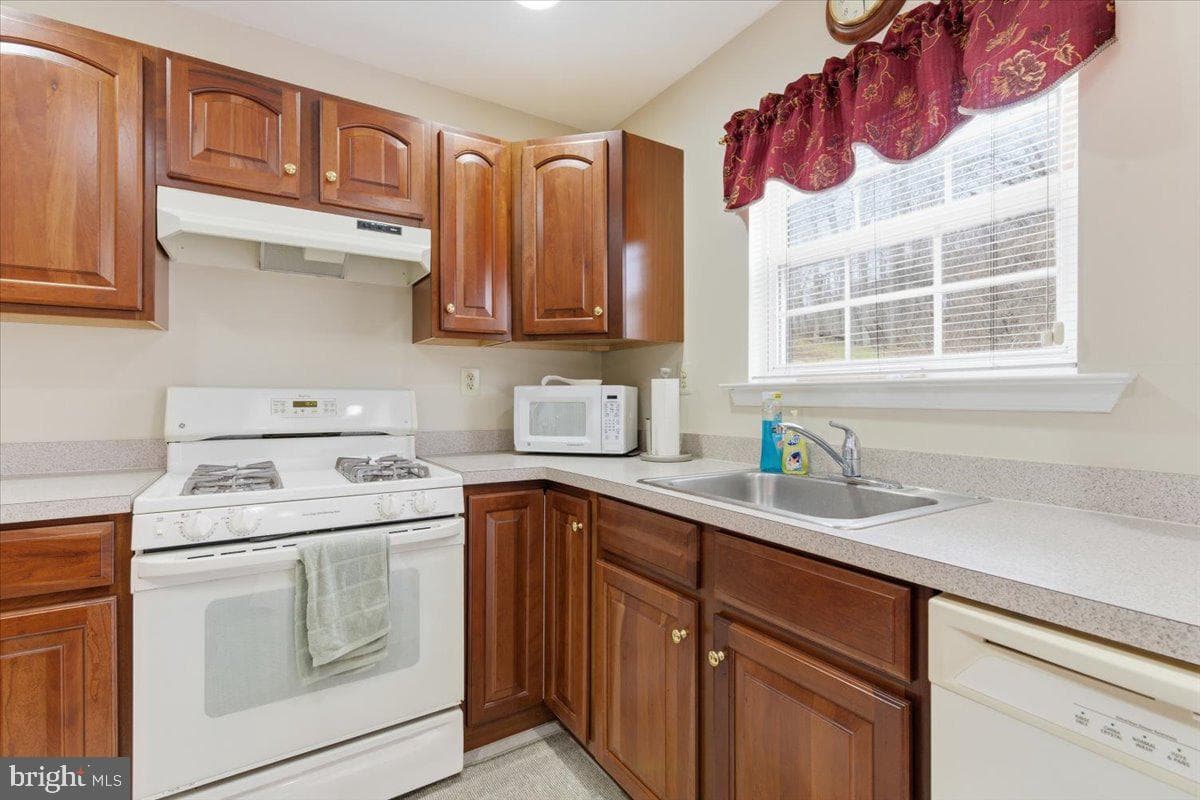 706 Franklin Court photo 33