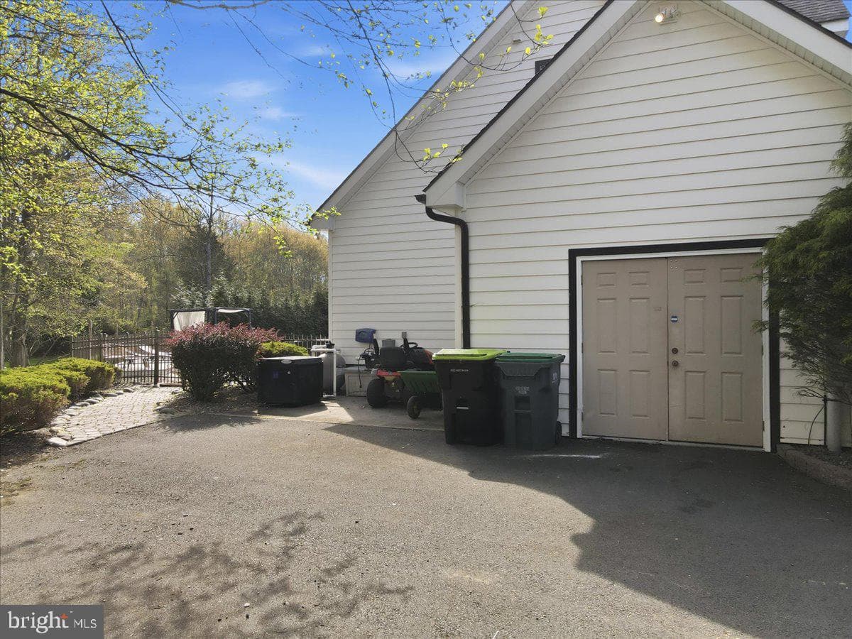5556 Bridle Road photo 113