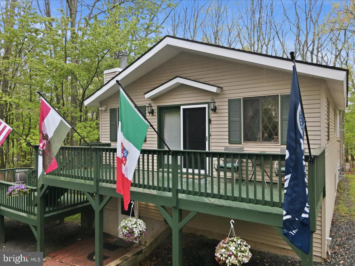 149 Mcmichaels Court photo 5
