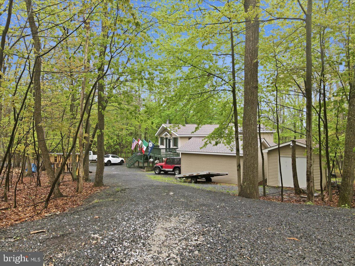 149 Mcmichaels Court photo 64