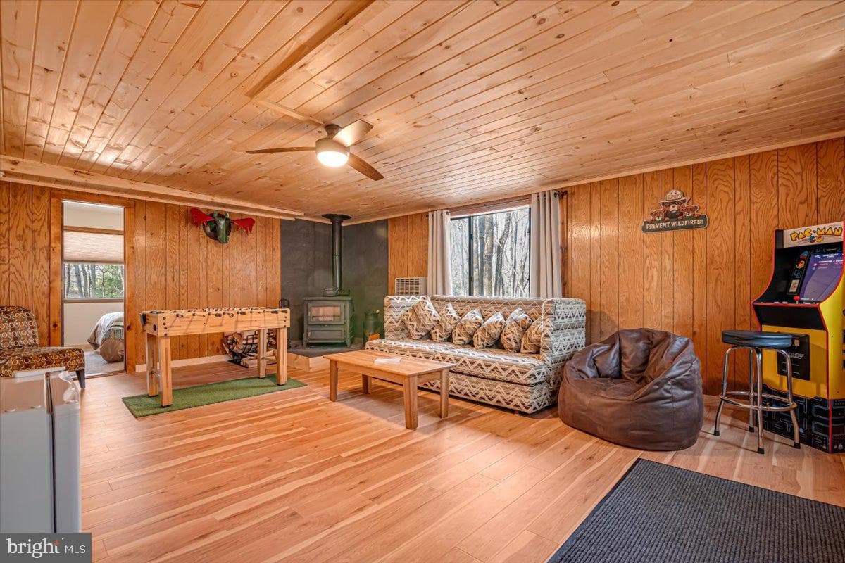 112 Maple Road photo 3