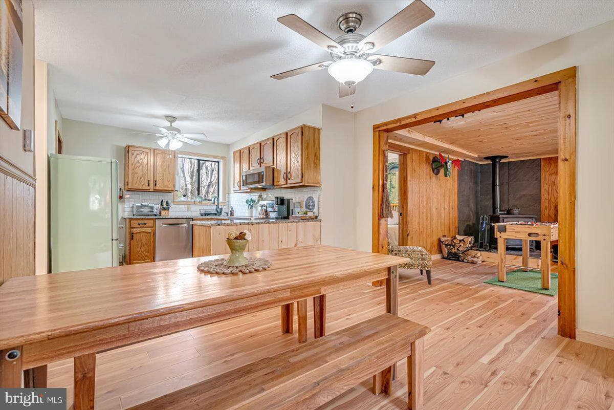 112 Maple Road photo 6