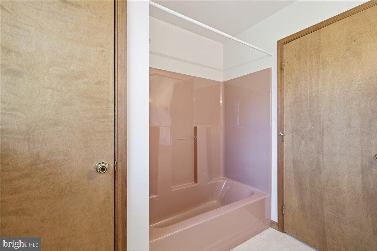166 Regency Lane photo 31