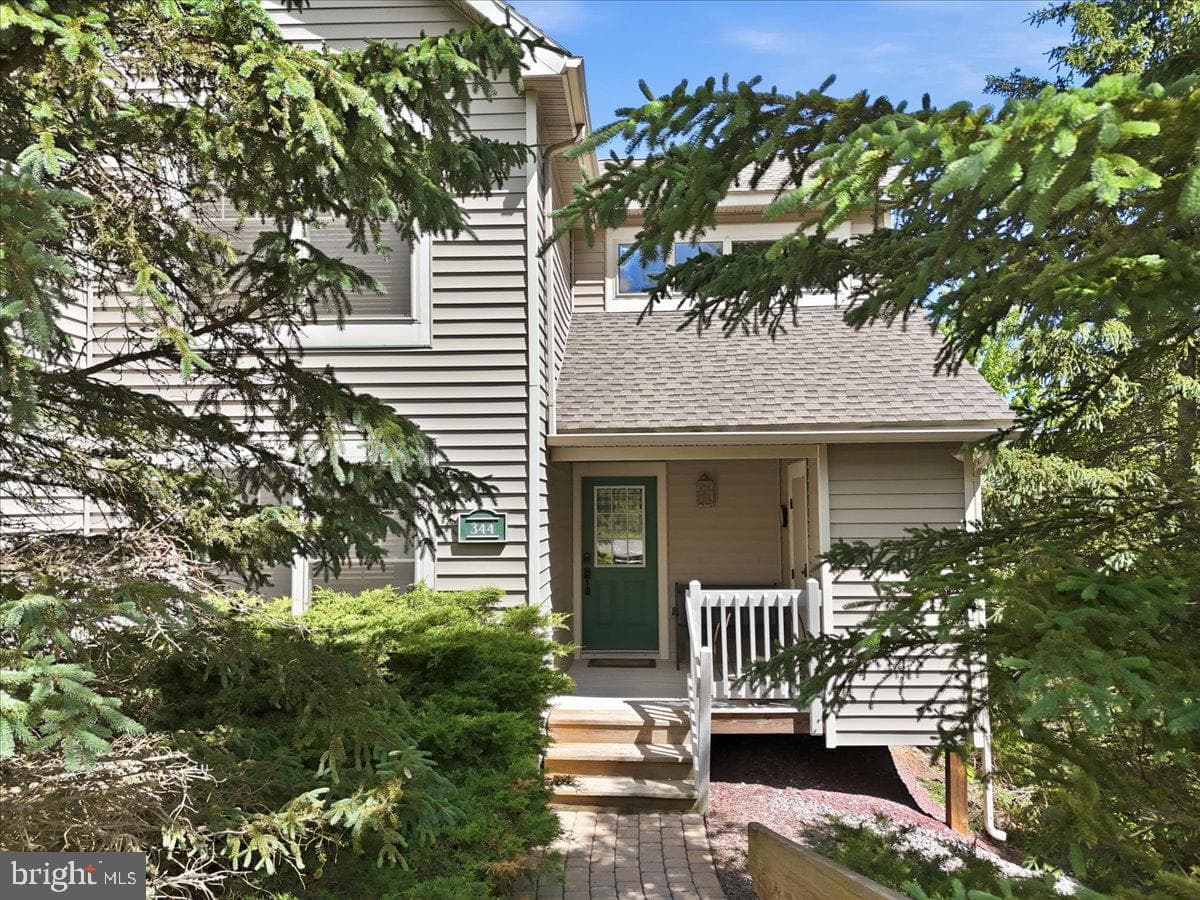 344 Hemlock Lane photo 5