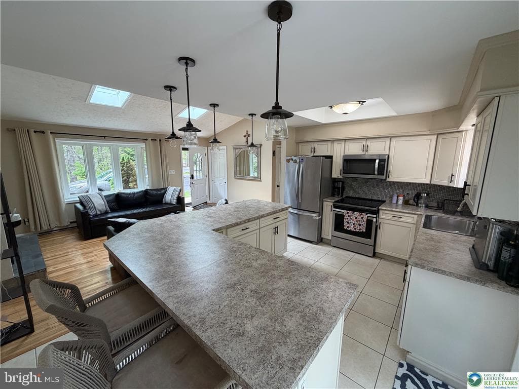 215 Larch Oval photo 11