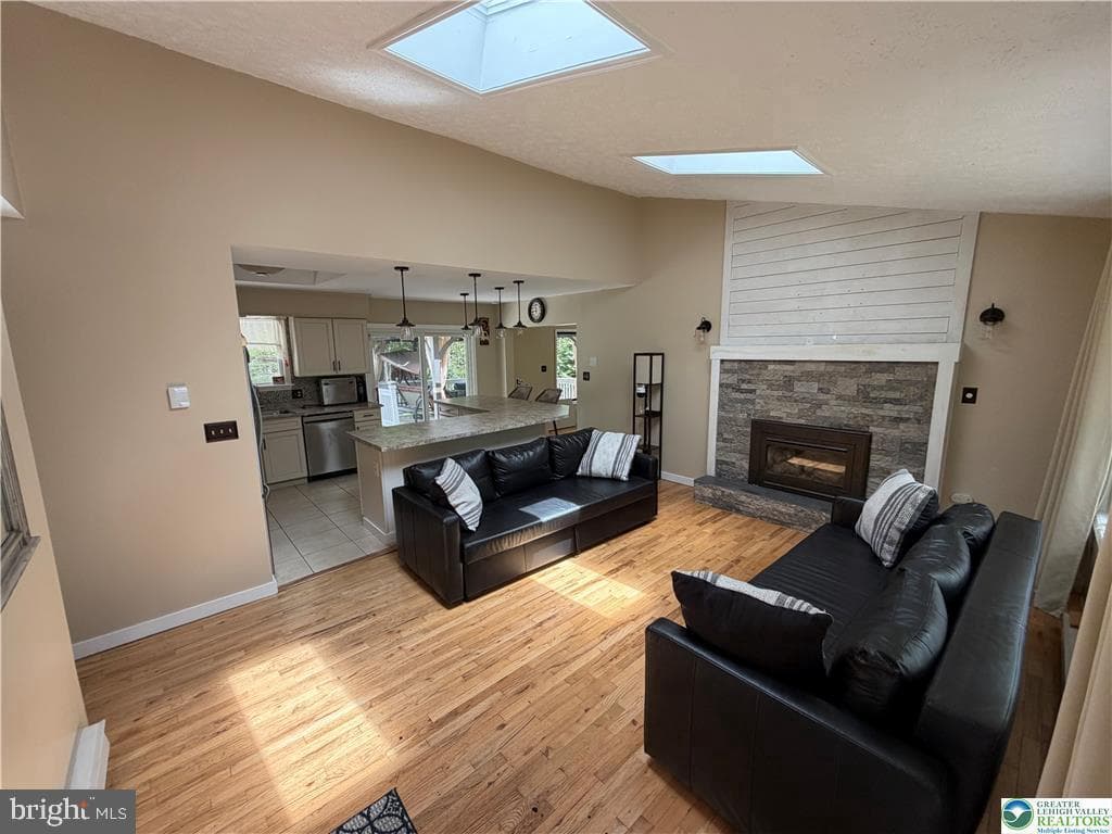 215 Larch Oval photo 7