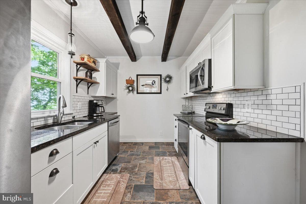 90 Oak Lane photo 24