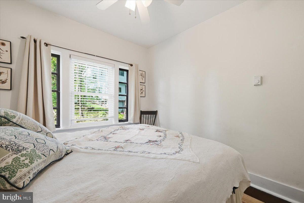 90 Oak Lane photo 39