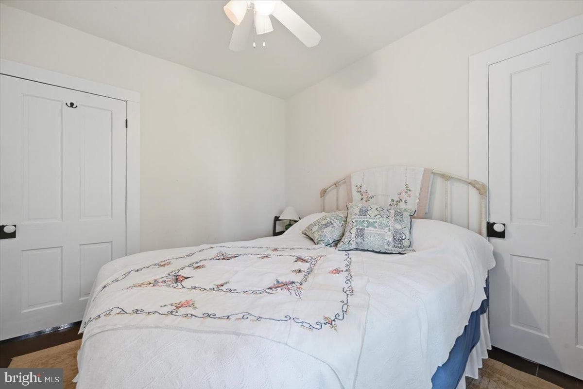 90 Oak Lane photo 40