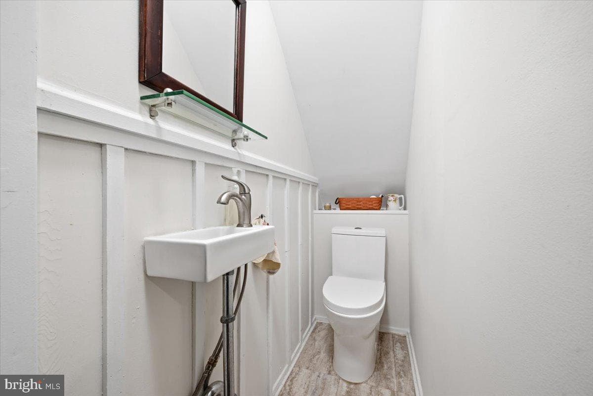 90 Oak Lane photo 45