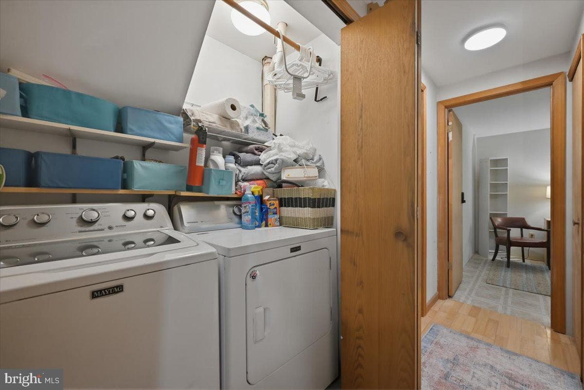 90 Oak Lane photo 61