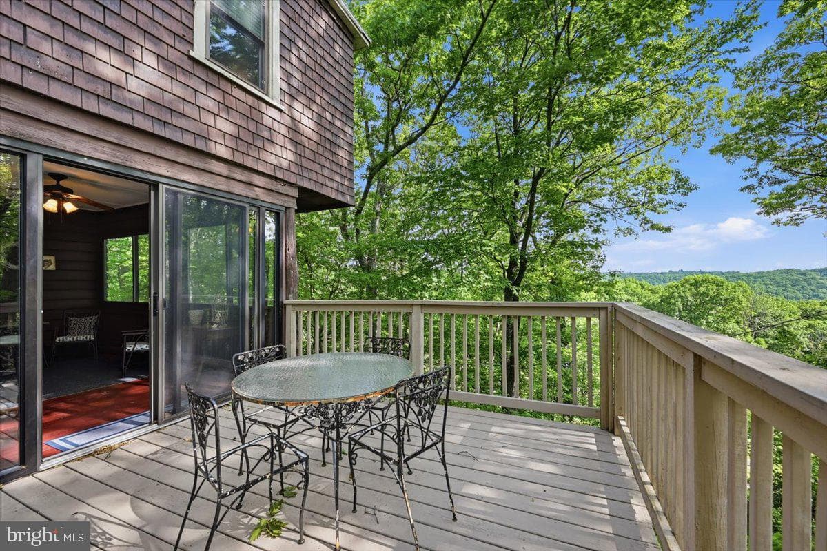 90 Oak Lane photo 70