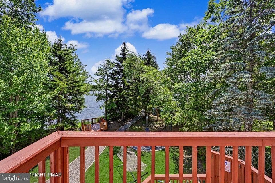 211 Nadine Boulevard photo 11